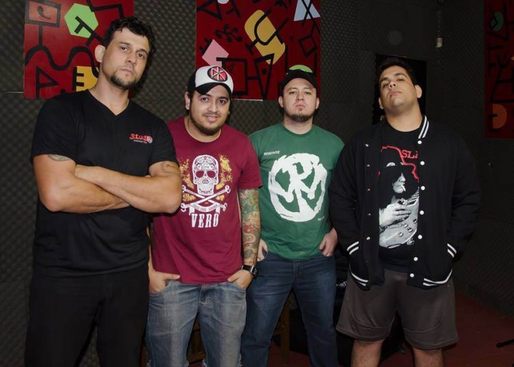 O quarteto é formado por Murilo Vieria (bateria), Túlio Reis (guitarra), Victor Gomes (baixo) e Neil Neto (vocais)
