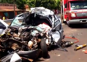 Fiat Strada ficou com a frente destruída (Foto: Divulgação)