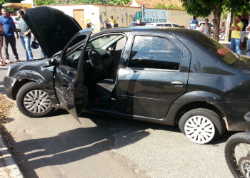 Carro onde os suspeitos estavam (Foto: Pedro Paulo/Folha Z)