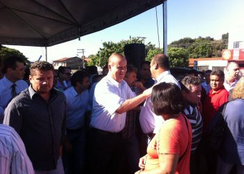 Paulo Garcia chega na Avenida dos Alpes (Foto: Guilherme Coelho)