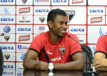 Lateral-esquerdo Elbis