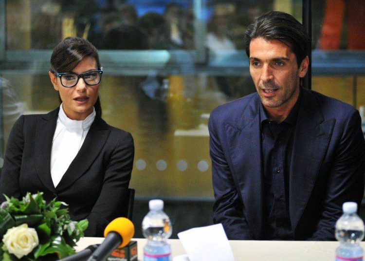 Para iniciar o namoro com Ilaria, nos últimos meses, o goleiro terminou seu casamento com a modelo checa Alena Seredova