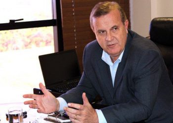 Prefeito Paulo Garcia vai se ausentar por