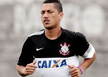 Volante Ralf entrou na Justiça contra o Corinthians