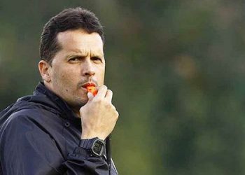 Claudinei quando treinava o Paraná Clube