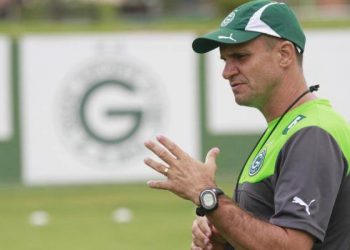 Treinador Wagner Lopes detonou os jogadores após o empate contra o Crac (Foto: Site Goiás Esporte Clube)