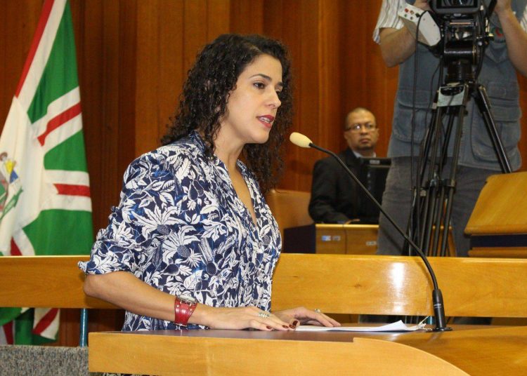 Vereadora Marta Jane, do PCB, fica no cargo como suplente por dois dias. / Foto: Alberto Maia