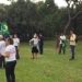 Manifestantes se aproximam o máximo permitido pela segurança do evento (Foto: Reprodução)
