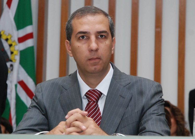 José Eliton rebate Ronaldo Caiado