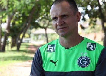 Wagner Lopes segue questionado pela torcida e imprensa (Foto: Goiás E. C.)