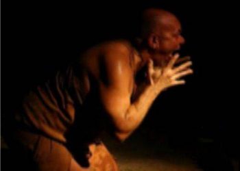 Espetáculo Andé, interpretado por Pedro Vilela.