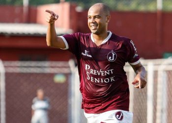 Gil comemora gol com a camisa do Juventus