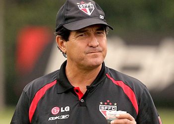 Michel Bastos fez o gol da vitória e salvou o tricolor