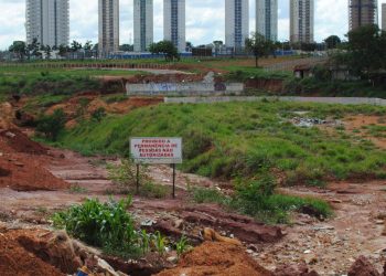 Obra da ponte ligando os setores já dura mais de 20 anos e não tem data para a conclusão