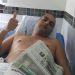 Karison faz sinal de positivo e espera sair logo do hospital / Foto: divulgação WhatsApp