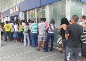 Filas em banco são uma constante no dia a dia do brasileiro (Foto: Reprodução/Facebook)