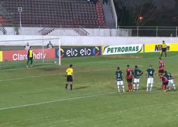 Goiás perde de 2 a 0 e se complica na Copa do Brasil