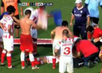 Zagueiro desmaia no gramado aos 32 do primeiro tempo