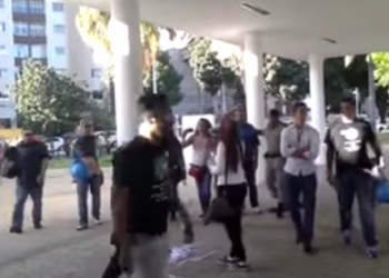 Professores protestam na entrada da Assembleia Legislativa