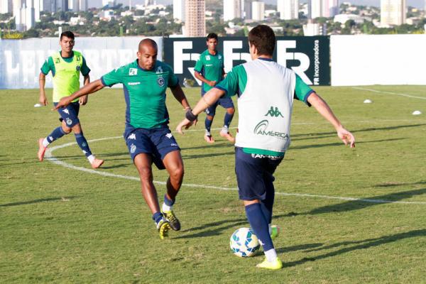 Último treino antes de duelo contra o Grêmio (Foto: Site Goiás)