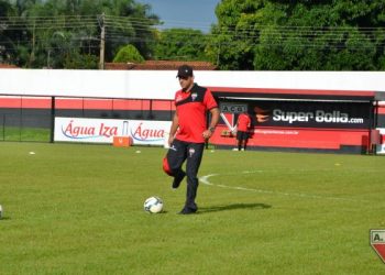 Marcelo Martelotte vai mexer na equipe para duelo contra o Botafogo (Foto: Fábio Marques/Site atlético)