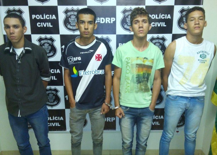 Suspeitos presos pela polícia (Foto: Divulgação Polícia Civil)