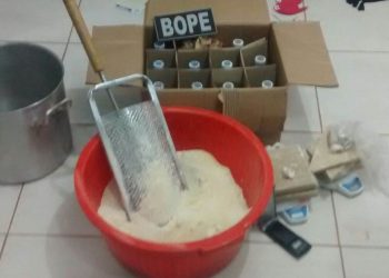 Material apreendido com as suspeitas (Foto: Divulgação Polícia Militar)