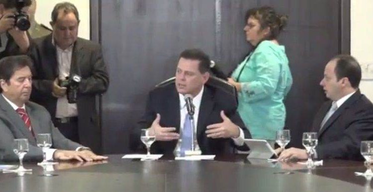 Maguito é recebido pelo governador Marconi no Palácio das Esmeraldas / Foto: Folha Z