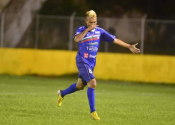 Joãozinho comemora o gol da vitória do Independente (Foto: Futebol Interior)