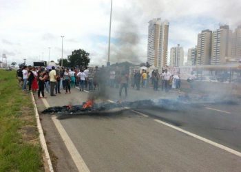 Professores insatisfeitos paralisam BR (Foto: Divulgação / PRF)