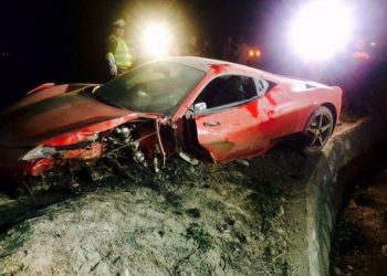Ferrari de Vidal ficou destruída (Foto: Reprodução)