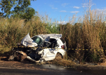 VW Fox ficou completamente destruído