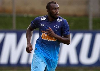 Manoel é titular da zaga cruzeirense