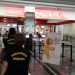Ação aconteceu em shopping no Jardim Goiás e foi motivada por denúncia de consumidor (Foto: Secom)