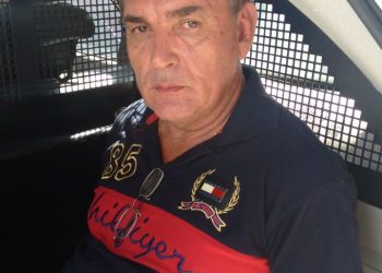 Um dos suspeitos preso pela polícia (Foto: Divulgação PM)