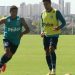 Clayton Sales (verde) voltou a ser titular na lateral-direita (Foto: Site Goiás)