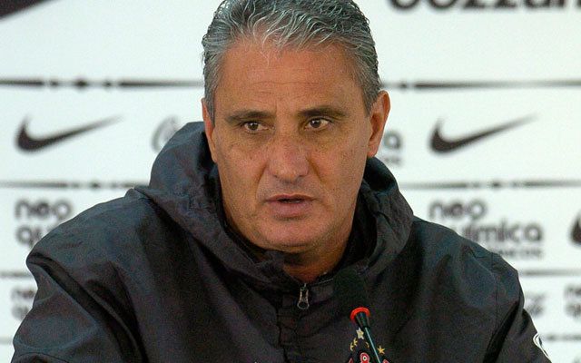 Tite precisa arrumar o time sem ter dinheiro para isso