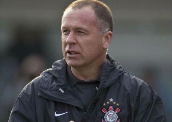 Mano Menezes está sem clube atualmente