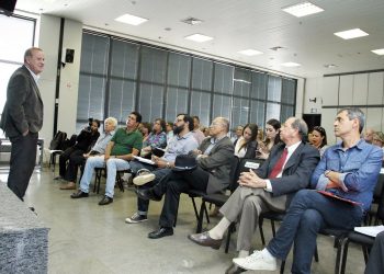 Em reunião com a categoria, Paulo Garcia antecipa que Goiânia terá cinco novas lojas de atendimento, autoriza deliberações para envio à Câmara de lei para estruturação da carreira e defende modernização da administração tributária (Foto: Assessoria de Comunicação)