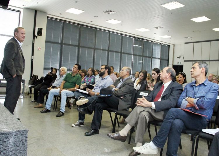Em reunião com a categoria, Paulo Garcia antecipa que Goiânia terá cinco novas lojas de atendimento, autoriza deliberações para envio à Câmara de lei para estruturação da carreira e defende modernização da administração tributária (Foto: Assessoria de Comunicação)