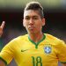Roberto Firmino com a camisa do Brasil