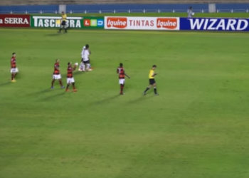 Edno comemora o segundo gol marcado no jogo
