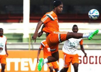 Ronaldinho deve ser titular contra o Grêmio