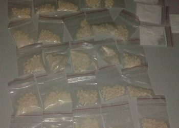 Droga apreendida com o suspeito (Foto: Divulgação PM)