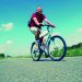 Pedalando, pais e filhos mantêm o corpo em movimento, desenvolvem coordenação motora e equilíbrio. A bicicleta estimula atenção, disciplina e sociabilidade. É indicado para crianças a partir de três anos