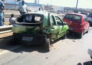 Acidente entre seis veículos na BR-153 (Foto: Divulgação PRF)