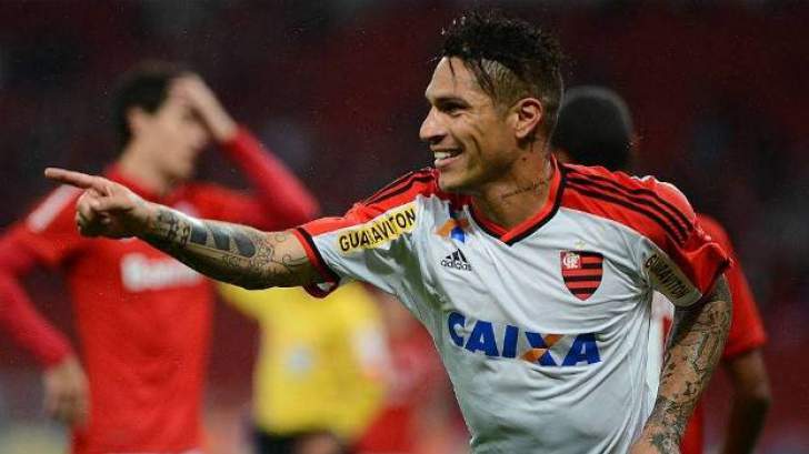 Guerrero com a camisa do Mengão