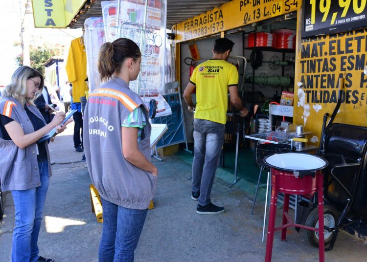 Operação Calçada Limpa em Aparecida de Goiânia (Foto: Valdir Antunes)