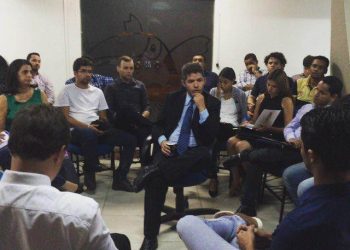 Deputado Waldir é sabatinado pela Juventude do PSDB (Foto: Folha Z)