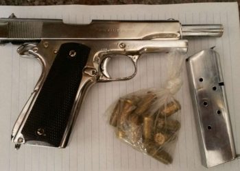 Arma apreendida com o grupo (Foto: Divulgação PM)